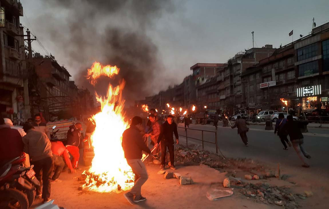 गोकुल बाँस्कोटाको गृहजिल्लामा केपी ओलीविरुद्ध दन्कियो आगो !