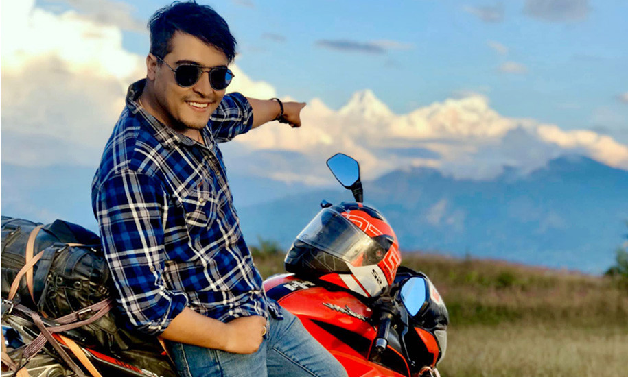 बिनोद भण्डारीको निर्देशनमा तयार पारिएको  'ठग्यो जिन्दगीले...' ट्रेडिङको १ नम्बरमा राज गर्दै [ भिडिओ ]