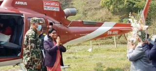 ओलीका यी मन्त्रीको चर्तिकला, वडास्तरीय भलिबल प्रतियोगिताको उद्घाटन गर्न हेलिकोप्टर चढेर गइन्