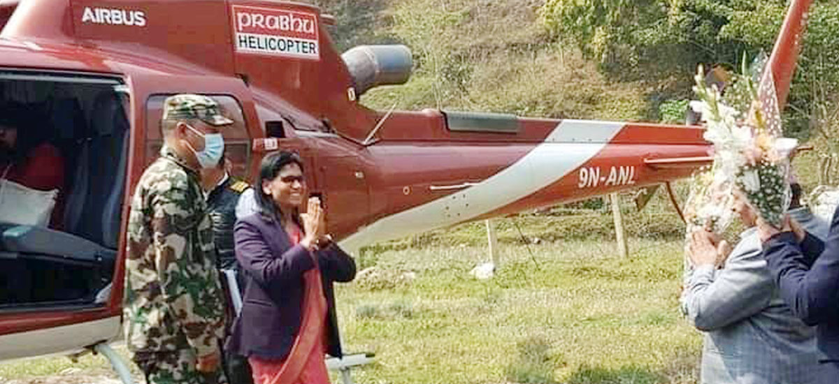 ओलीका यी मन्त्रीको चर्तिकला, वडास्तरीय भलिबल प्रतियोगिताको उद्घाटन गर्न हेलिकोप्टर चढेर गइन्