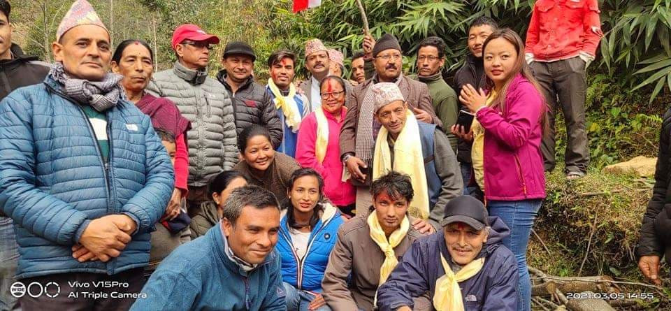 झलनाथ खनालको गृहजिल्लामा विद्रोह, नेता डम्बर खड्काले गरे ४२ जनालाई कांग्रेसमा स्वागत
