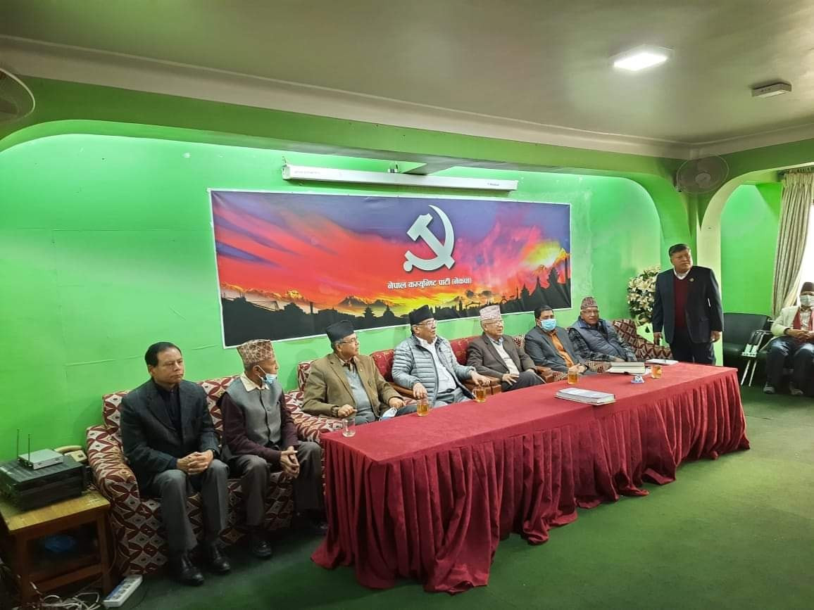 प्रचण्डसँग बिदाइ बैठक गर्दै माधव नेपाल ! ओलीसँगै एमालेमा रहने निष्कर्ष