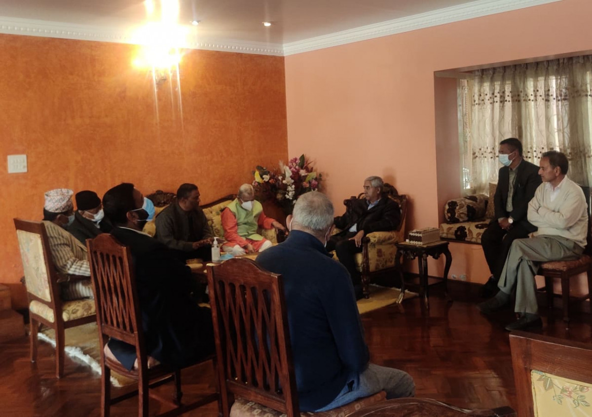 नेपाली राजनीतिमा पल्टियो पासा, बिहानै देउवाको घर पुगे महन्थ ठाकुर, ओलीलाई धक्का !