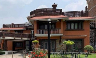 यतिका मालिकले धुम्बाराहीमा बस्न नदिएपछि थापाथली सर्दै एमाले कार्यालय