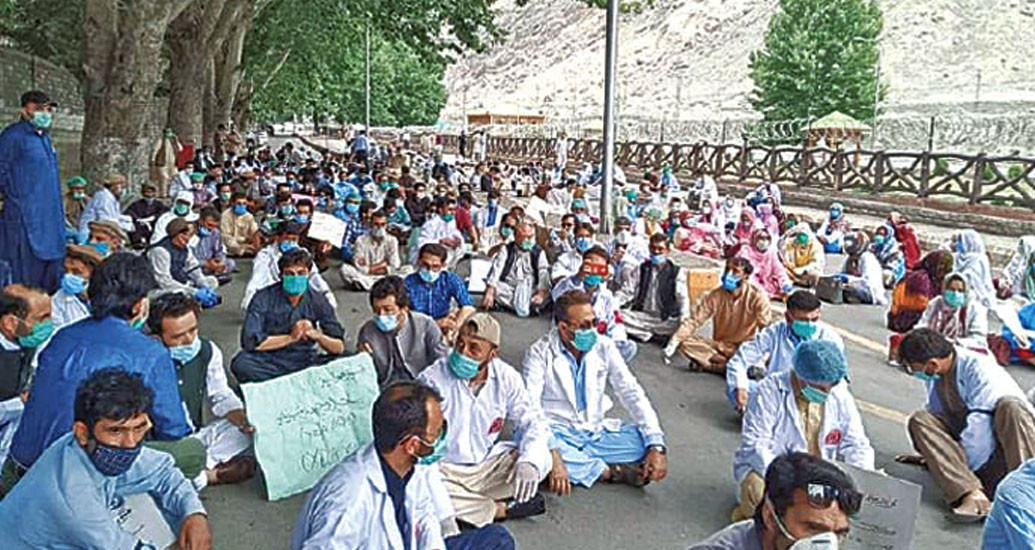 गिलगिट बाल्टिस्तानका चिकित्सक धर्नामा