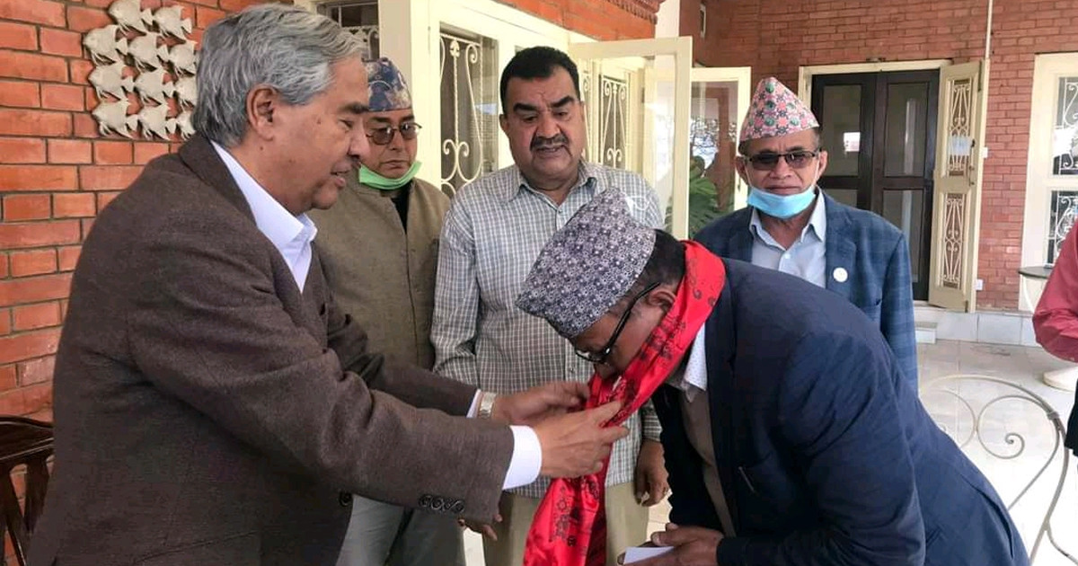 कांग्रेसमा प्रवेश गरेका नेतालाई सभापति देउवाले गरे स्वागत