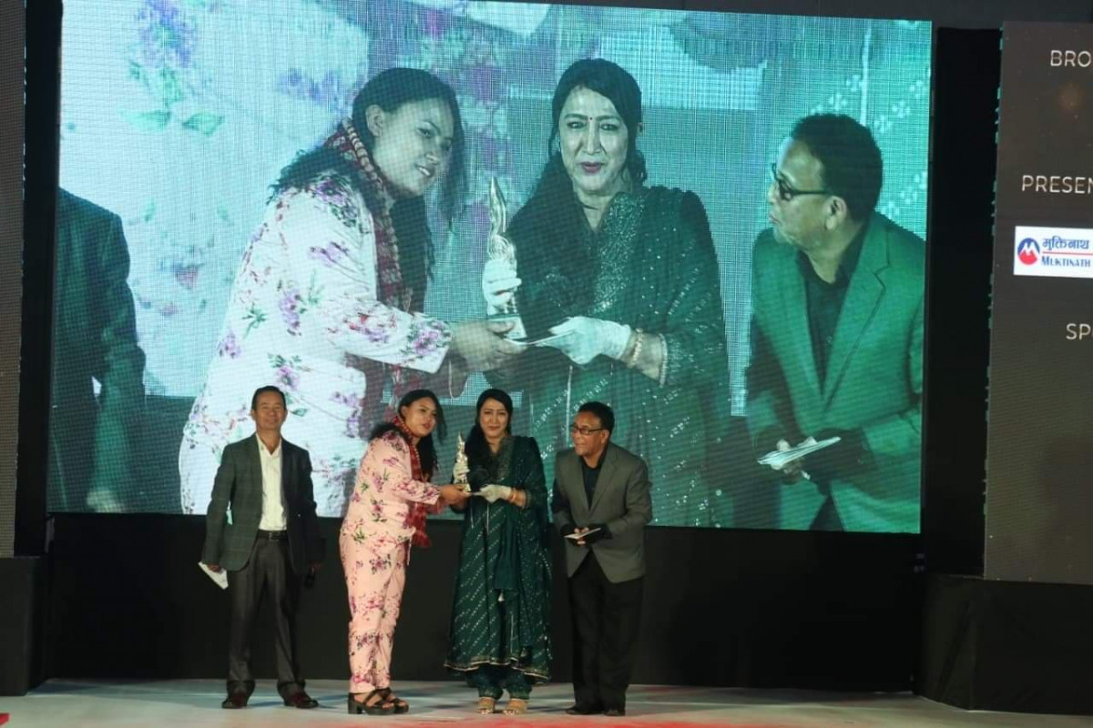 चर्चित गायिका पूर्णिमा लामालाई विन्ध्यवासिनी म्युजिक अवार्ड