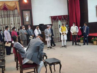 राष्ट्रपति विद्या भण्डारीसामु नवनियुक्त मन्त्रीले खाए शपथ (नामावलीसहित)