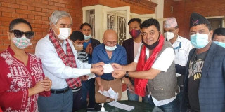 एमालेका लोकप्रिय कलाकारहरु कांग्रेसमा प्रवेश, देउवाले गरे भब्य स्वागत