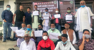 कांग्रेस कार्यकर्ताले गरे सानेपास्थित केन्द्रीय कार्यालय घेराउ