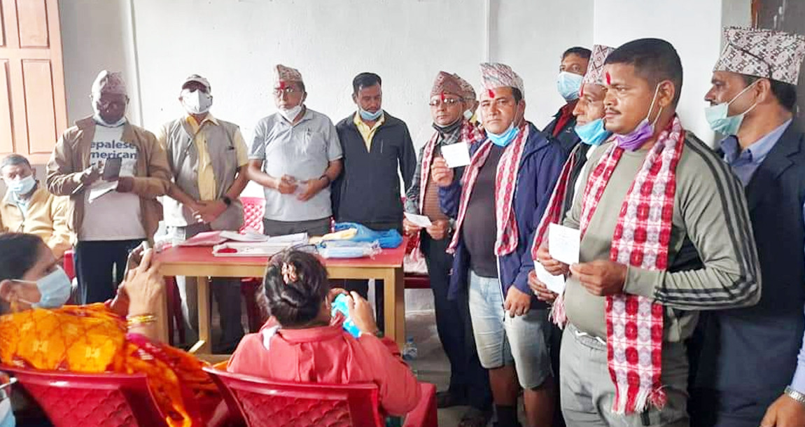 ओली सरकार ढलेपछि एमालेमा विद्रोह, पार्टी परित्याग गरी यी नेताहरू कांग्रेसमा प्रवेश 