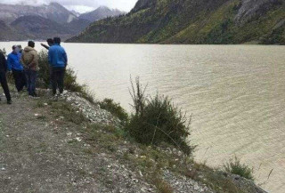 तिब्बती यात्रुमाथि चिनियाँ प्रहरीको ज्यादती : एउटालाई नदीमा धकेले, अर्कालाई गोली हाने