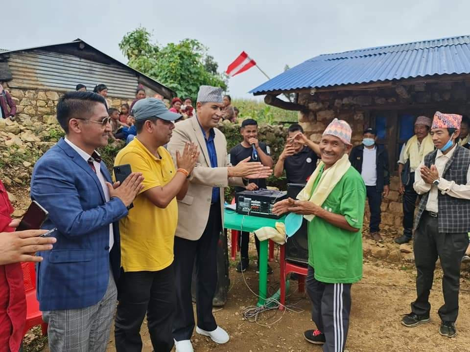 कम्युनिस्टभित्र विद्रोह गर्दै ७५ जना कांग्रेसमा प्रवेश, नेता खतिवडाले गरे स्वागत