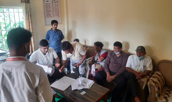 त्रियुगाका मेयरसहित ६ जनप्रतिनिधिले त्यागे एमाले, बालकोटमा बबण्डर !