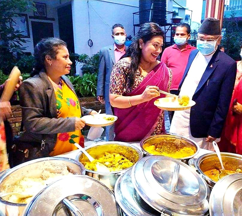 ओलीले बालकोटमा एमाले नेतृहरूलाई खुवाए तीजको दर