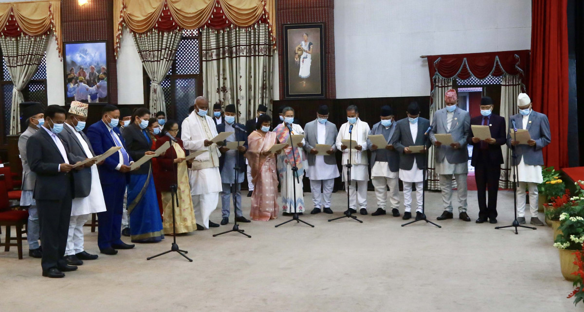 देउवा सरकारका नवनियुक्त यी मन्त्रीले गरे राष्ट्रपति भण्डारीसामु शपथ ग्रहण