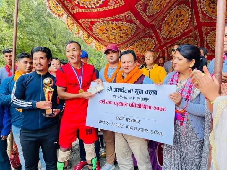 गोदावरीमा फूटबल प्रतियोगिता, कांग्रेस नेता महर्जनले गरे पुरस्कार वितरण
