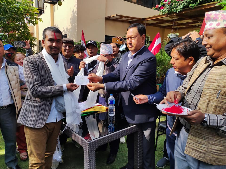 अग्नि सापकोटाविरुद्ध सिन्धुपाल्चोकमा विद्रोह, मोहन बस्नेतको गुनले १०० बढी युवा कांग्रेसमा प्रवेश