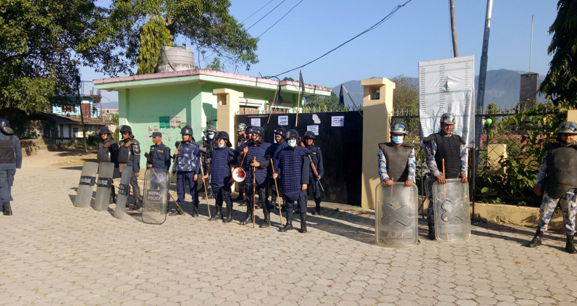 ईश्वर पोखरेल काण्डमा झडप हुने देखेपछि सीडीओले लगाए कर्फ्यू, सुरक्षा व्यवस्था कडा 