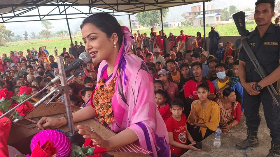 रेखा थापाका लागि एकजना कलाकार पनि पुगेनन् भोट माग्न, न सामाजिक सञ्जालमै दिए शुभकामना