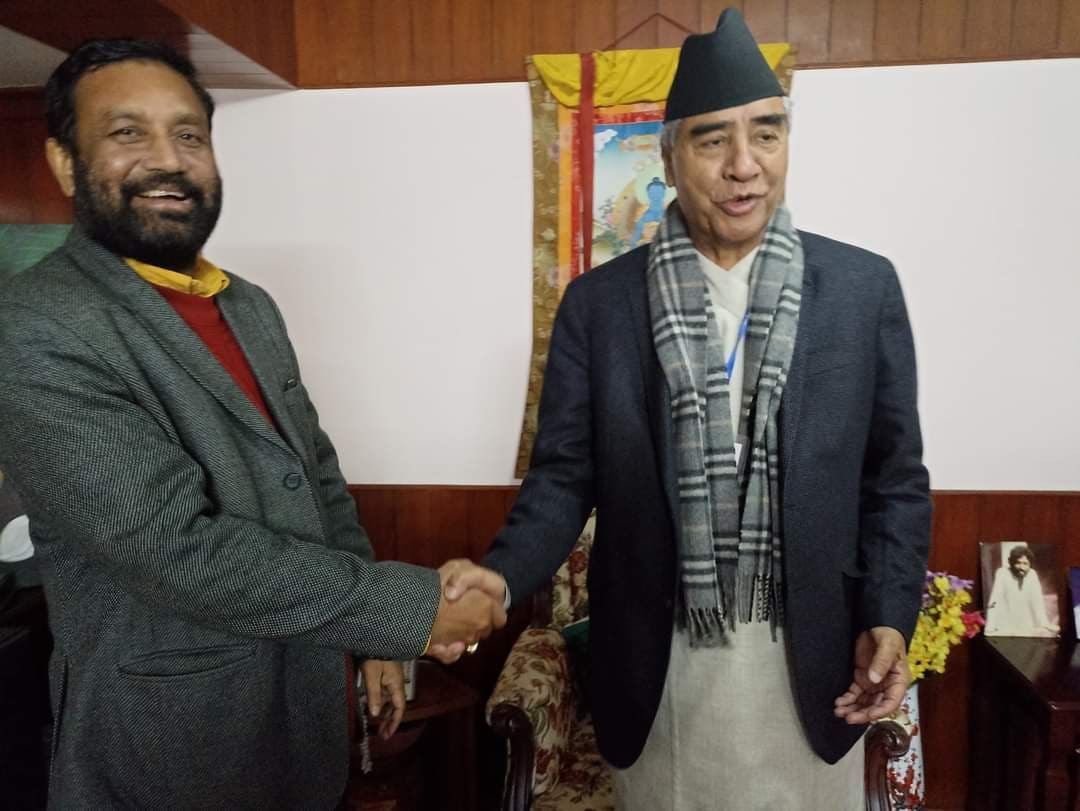 निधिलाई भेट्न निवास पुगेका देउवा खुसीले गद्गद्