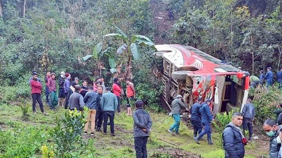 पाल्पामा बस दुर्घटना हुँदा ८ जनाको मृत्यु, ६ गम्भीर