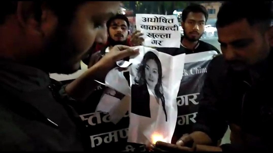 राष्ट्रिय एकता अभियानले जनकपुरमा जलायो चिनियाँ राजदूत होउ यान्छीको पुतला दहन