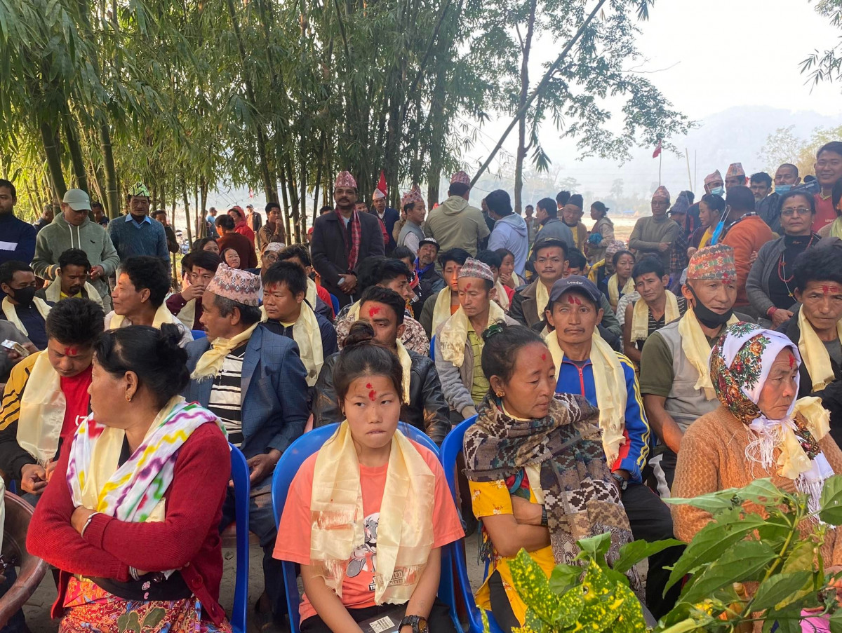 इलाममा एमाले र माओवादीका कार्यकर्ता धमाधम कांग्रेस प्रवेश गर्दै, सभापति डम्बर खड्काले ल्याए लहर
