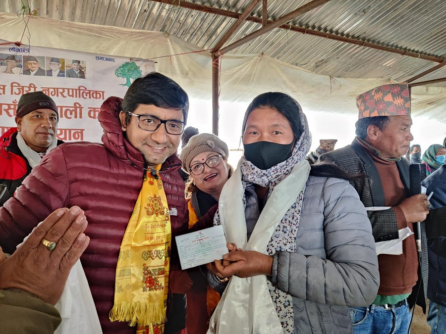 शिवाकाेटी फिल्डमा उत्रेपछि काँग्रेस प्रवेशकाे लहर, भ्रष्ट कम्युनिस्ट नेताकाे धाेती खुस्काइदिए