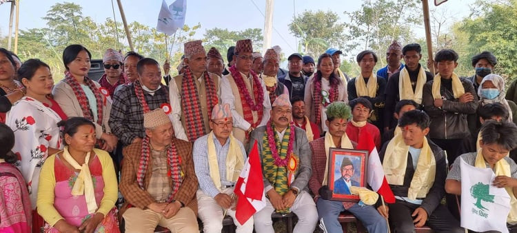 इलामको चुलाचुलीमा १५० जनाले गरे काँग्रेसमा प्रवेश, सभापति खड्काले  गरे भब्य स्वागत
