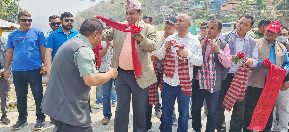 हेटौंडामा कांग्रेस नेताहरूको गर्जन, घरघरमा पुगेर जनताको सुख–दुःखमा साथ दिन निर्देशन