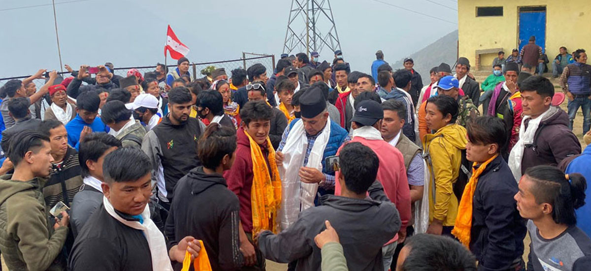रसुवामा एमाले र माओबादीका नेता कार्यकर्ता एकैदिन डेढ सय बढी कांग्रेसमा प्रवेश