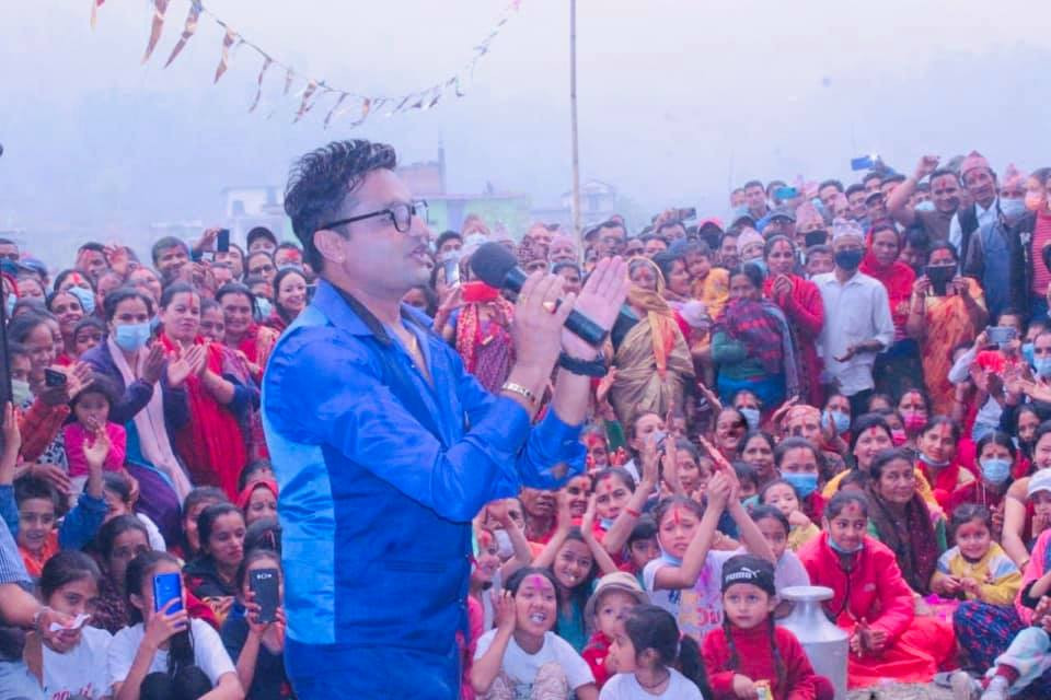 गायक पशुपति शर्मा गठबन्धनको विरोधमा उत्रिए, लेखे यस्तो स्टाटस