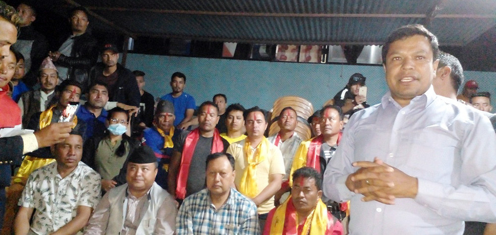 एमालेबाट निर्वाचित गाउँपालिका अध्यक्ष कांग्रेसमा प्रवेश, शेरबहादुरलाई ठूलो झट्का