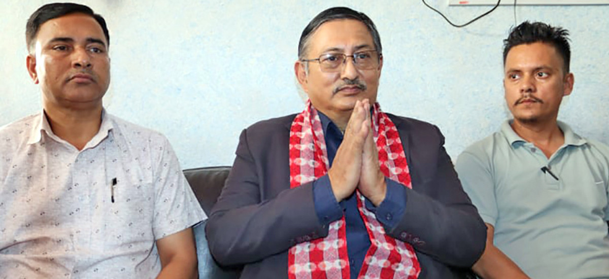 प्रचण्डको दबाबमा पौडेलको उम्मेदवारी फिर्ता गराउन चितवन पुगेका दुई मन्त्री निरास हुँदै काठमाडौं फर्किए