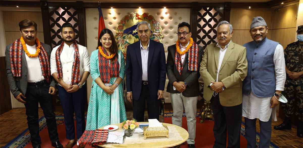 भुवन केसी र स्वेता खड्का कांग्रेसमा प्रवेश, देशैभर खुसियाली