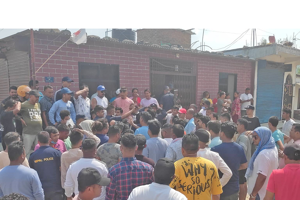 बुटवलमा एमालेले बाँड्यो व्यापक पैसा, कांग्रेस कार्यकर्ताले लिए उम्मेदवारकी पत्नीलाई नियन्त्रणमा