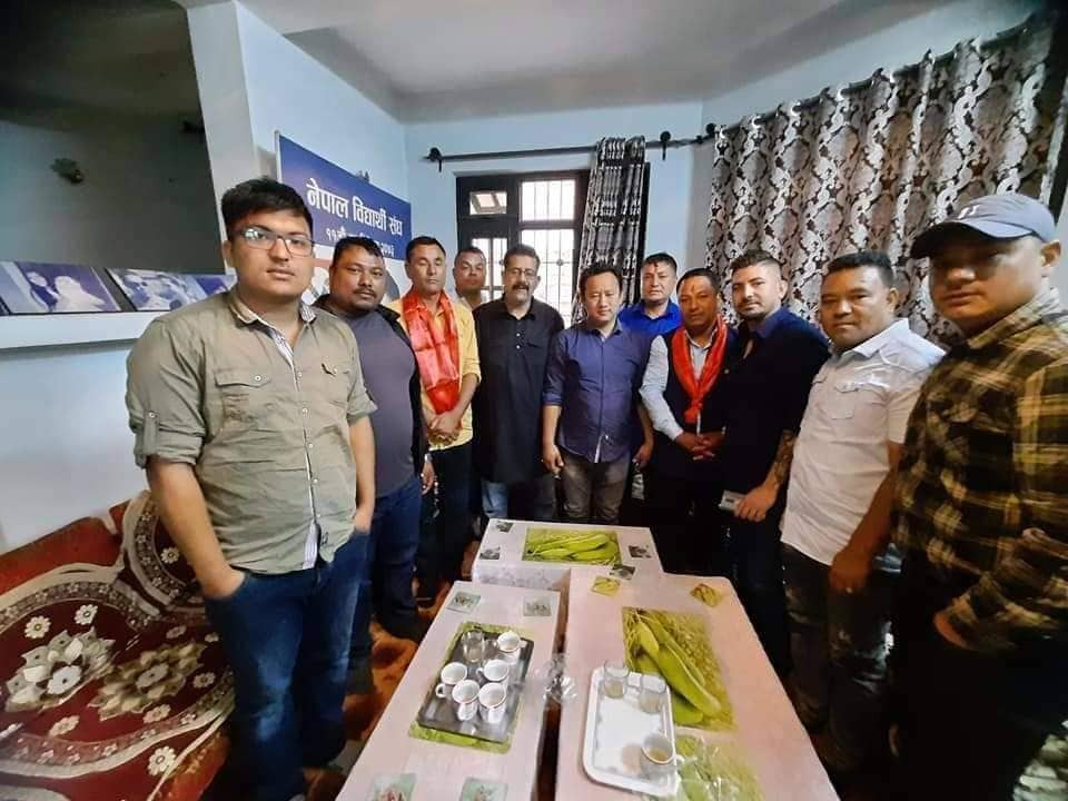 मध्यपुरका नवनिर्वाचित प्रमुखलाई गृहमन्त्री खाणले दिए बधाई  