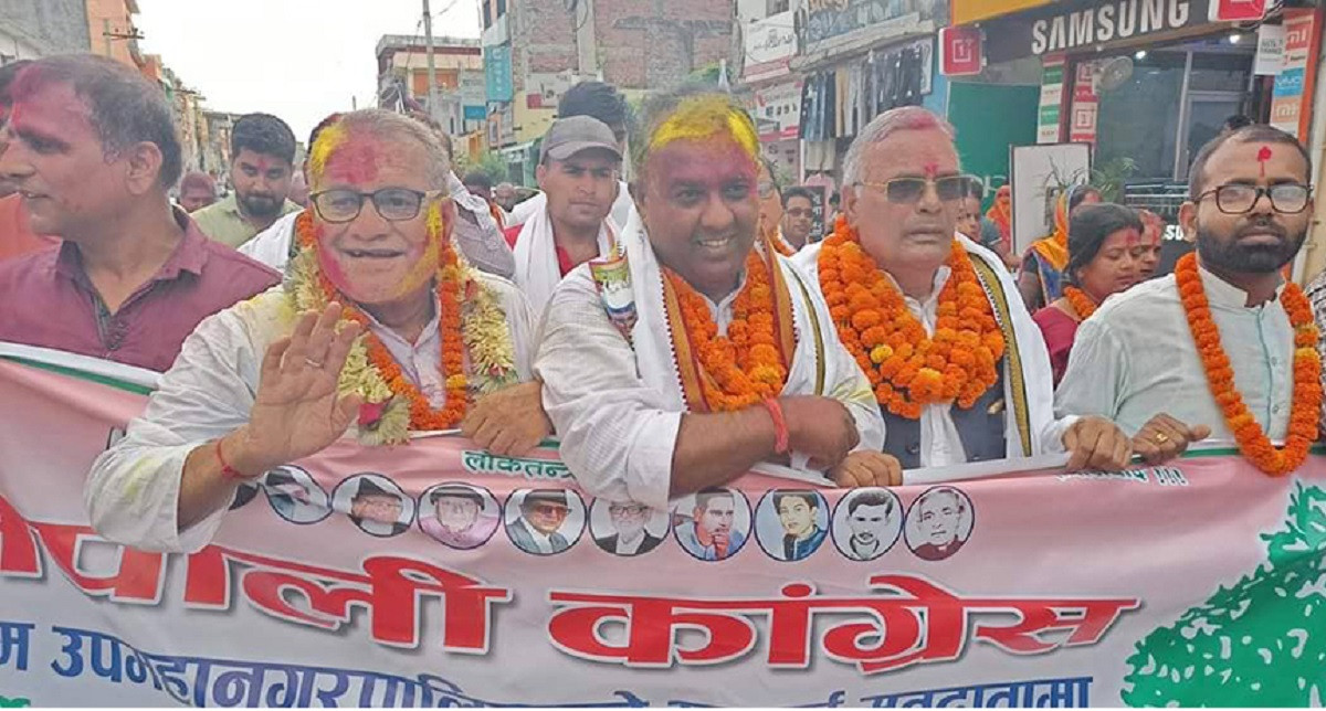 स्वतन्त्रबाट जनकपुरको मेयर  जितेका साह कांग्रेसको विजय जुलुसमा हिँडेपछि चौतर्फी खुसियाली, अभिव्यक्तिले कांग्रेसजन दंग !
