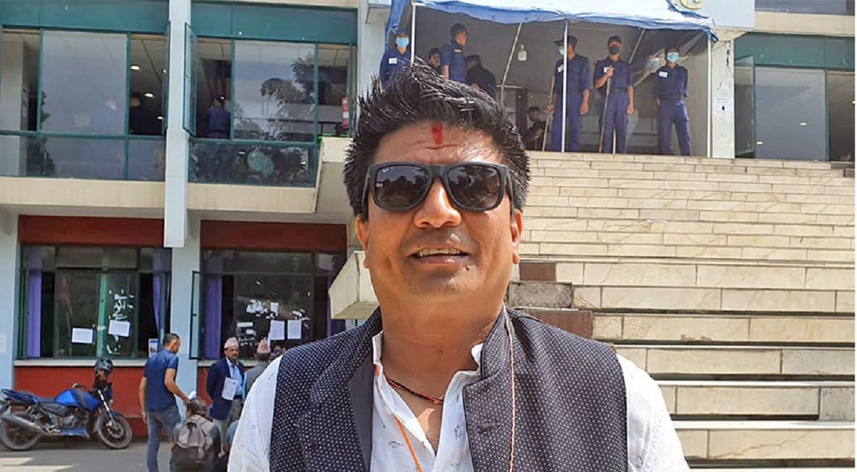 काठमाडौंमा एमालेलाई अर्को झट्का, भर्खरै निर्वाचित वडाध्यक्षलाई पक्राउपुर्जी जारी 