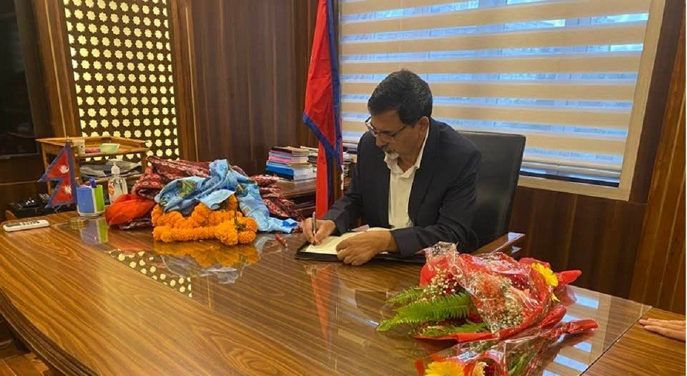 २५ दिनपछि अर्थमन्त्रालय फर्किएका शर्माले दिए यस्तो अभिव्यक्ति, सिंहदरबारमा खैलाबैला !