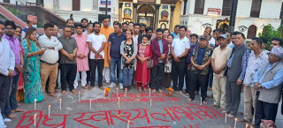 कांग्रेस नेता  गिरिको स्वास्थ्य लाभको कामना गर्दै पशुपतिमा दीप प्रज्वलन