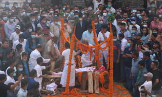 यसरी गरियो कांग्रेस नेता प्रदीप गिरिको अन्त्येष्टि 