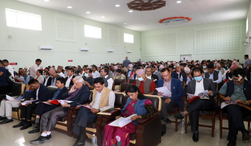 एमालेका छुट्टाछुट्टै नीतिः बाहिर एक्लै चुनावमा जाने प्रचार, भित्र - भित्र यस्तो खेल !