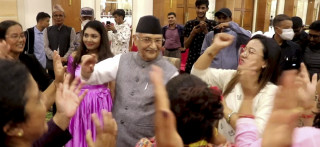 आफूलाई भावी प्रधानमन्त्रीको निर्णय गराएपछि पाँचतारे होटलमा नाचे ओली