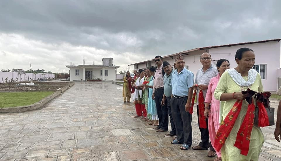 सर्वहारा प्रचण्डको ६ कठ्ठामा बन्यो घर, सयौं सर्वसाधारणलाई घन्टौं लाइन लगाएर गृह प्रवेश