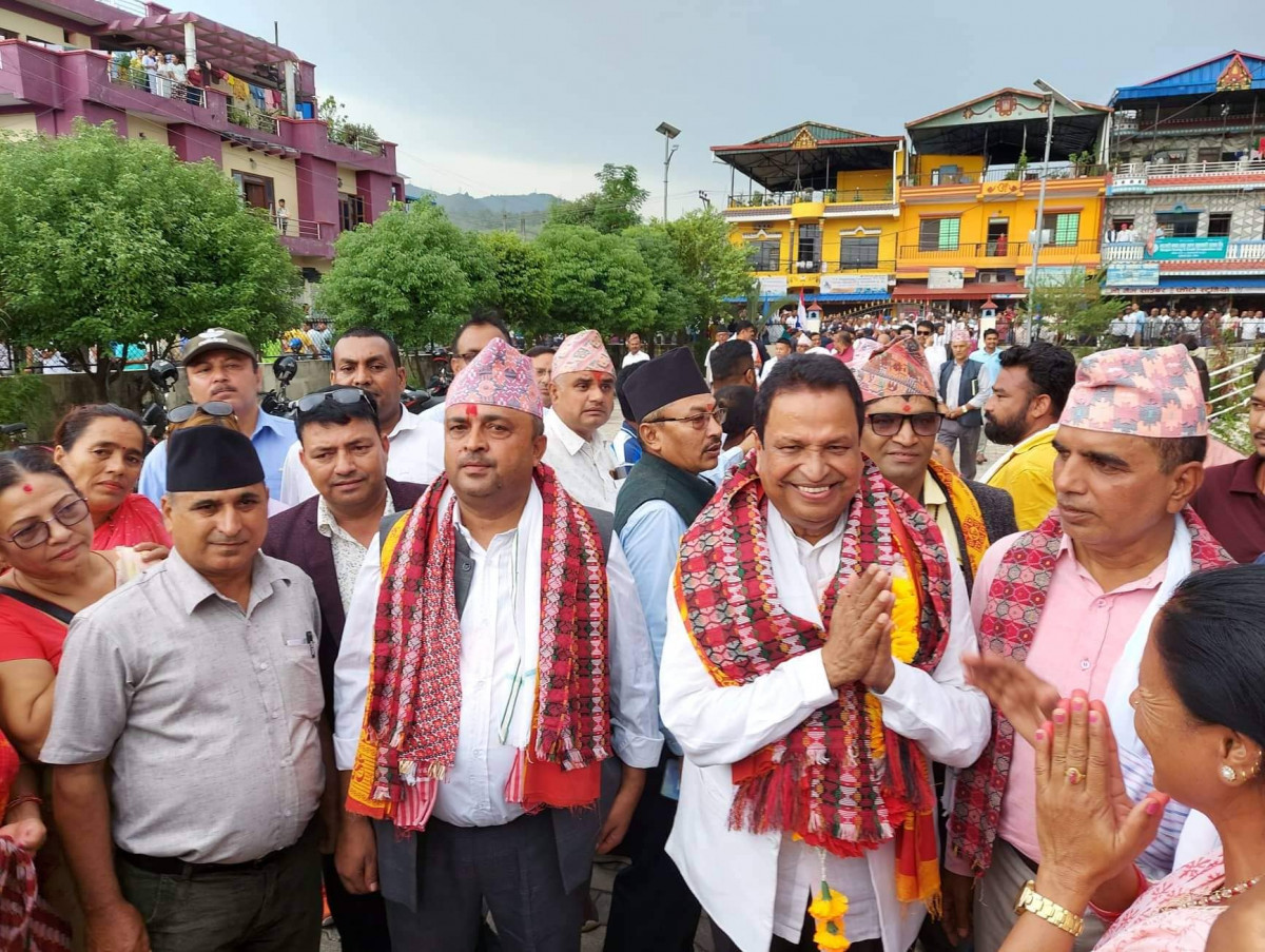 नवलपरासी पश्निममा विनोद चौधरीलाई भव्य स्वागत