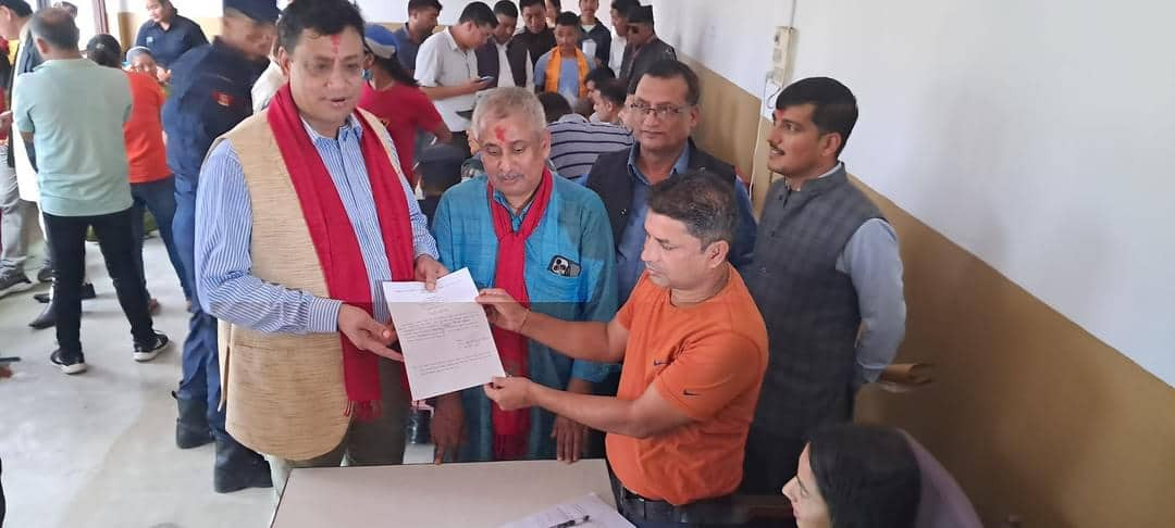 मकवानपुर–१ मा कांग्रेस सह–महामन्त्री उपाध्याय र प्रदेशमा सभापति बनियाँद्वारा उम्मेदवारी दर्ता  