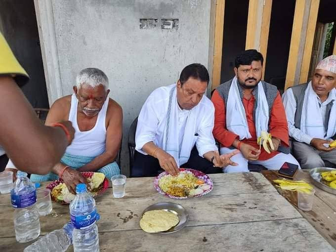 कांग्रेस उम्मेदवार विनोद चौधरी विपन्नको घरघरमा, हृदयेश त्रिपाठीलाई चुनाव हार्ने डर
