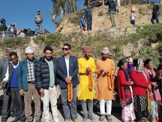 देउवालाई हराउँछु भन्ने सागर ढकाल प्रधानमन्त्रीलाई स्वागत गर्न बसे लाइनमा